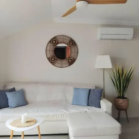 New Penthouse Near With Sunny Balcony Appartement *