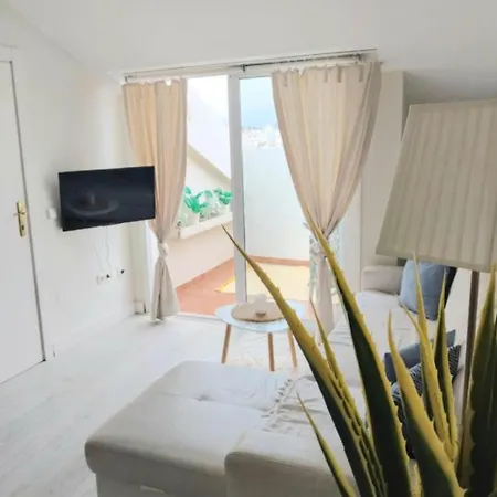 Apartment New Penthouse Near With Sunny Balcony